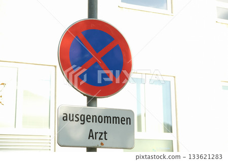 German No Stopping Sign Ausgenommen Arzt German No Stopping Sign Ausgenommen Arzt 133621283