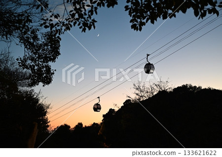 日落和索道纜車 133621622