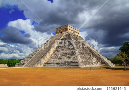 Chichen Itza Kukulkan Mayan pyramid Mexico Chichen Itza Kukulkan Mayan pyramid Mexico 133621643