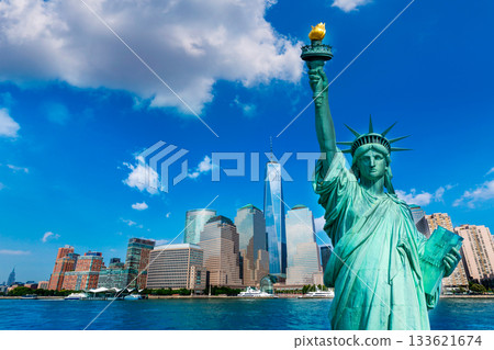 Liberty Statue and New York skyline US Liberty Statue and New York skyline US 133621674