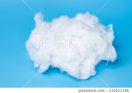 cotton balls 133622186