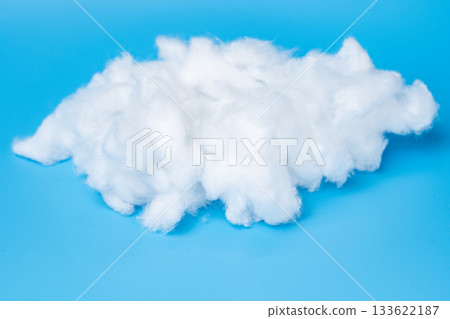 cotton balls 133622187