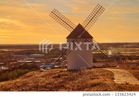 Mota del Cuervo windmills in Cuenca Mota del Cuervo windmills in Cuenca 133623424