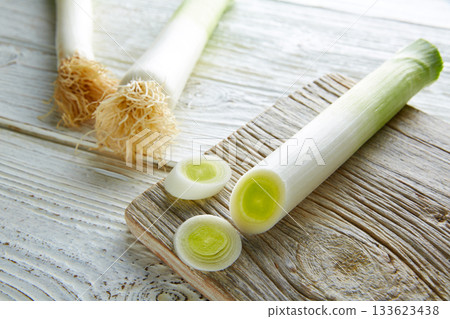 Leeks vegetable raw food with cutted texture 133623438