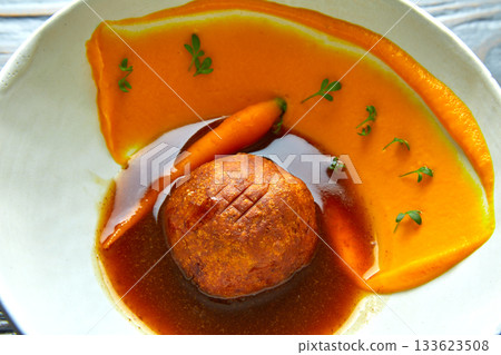 Dumpling of old cowtail with creamy carrot 133623508