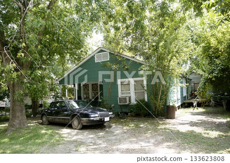 Country houses in Texas with trees Country houses in Texas with trees 133623808