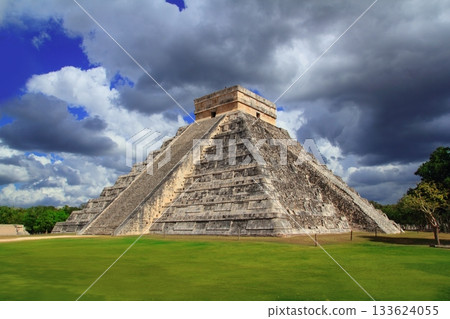 Chichen Itza Kukulkan Mayan pyramid Mexico Chichen Itza Kukulkan Mayan pyramid Mexico 133624055