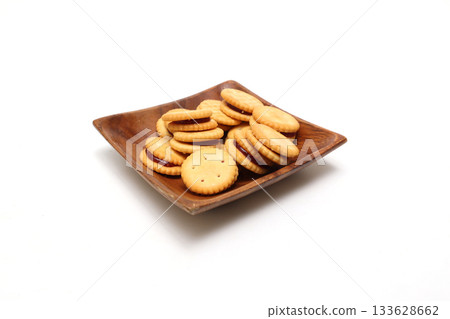 Crackers with strawberry jam on white background 133628662