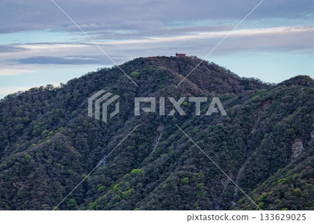 Morning view of Mount Tonotake from Sannotou on the Tanzawa Omote Ridge 133629025