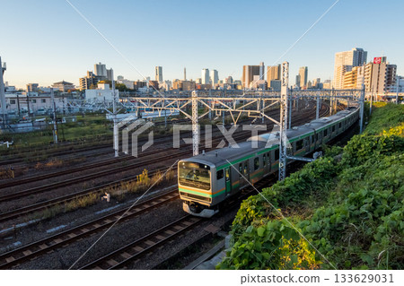 【湘南新宿線】清晨開往東京方向的列車 【湘南新宿線】清晨開往東京方向的列車 133629031
