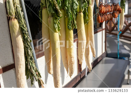 屋簷下掛著蘿蔔 133629133