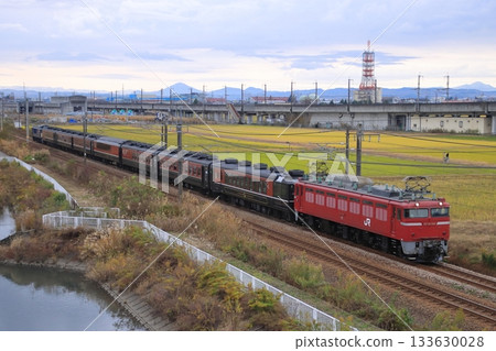 The last electric locomotive-hauled train in the JR East region, "Arigato EL" (Photo taken on November 24, 2025) 133630028