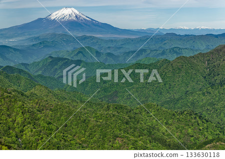 View of the fresh green mountains and snow-capped Mount Fuji and the Southern Alps from Mount Tonotake in Tanzawa View of the fresh green mountains and snow-capped Mount Fuji and the Southern Alps from Mount Tonotake in Tanzawa 133630118