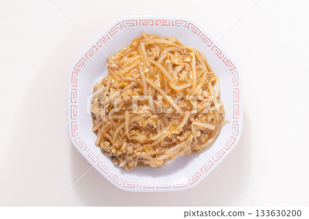 Bean sprouts rice bowl with thickened sauce Bean sprouts rice bowl with thickened sauce 133630200