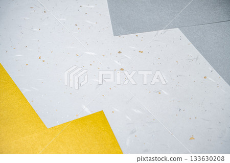 以日本紙為背景的構圖，配以金銀紙 133630208