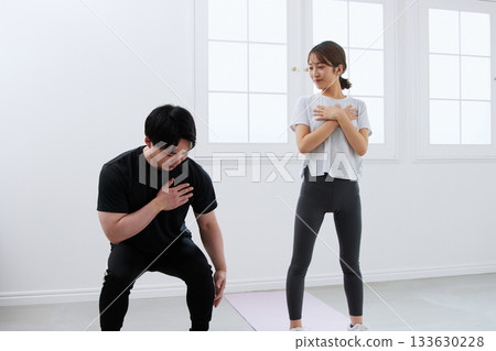Young woman receiving training from a personal trainer 133630228