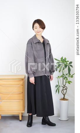 女裝秋冬時尚搭配全身(肖像) 女裝秋冬時尚搭配全身(肖像) 133630794