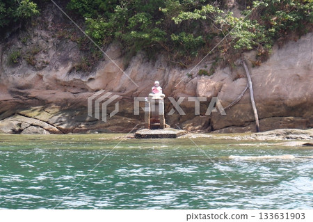 Kame-no-Kubi Jizo standing by the sea (Onomichi City, Hiroshima Prefecture) Kame-no-Kubi Jizo standing by the sea (Onomichi City, Hiroshima Prefecture) 133631903
