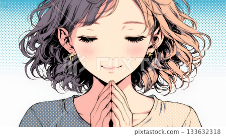 一位年輕女子麵帶微笑，雙手合十，尋求協助。 133632318