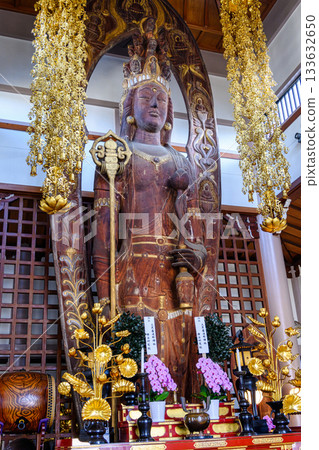 Azabu Daikannon (standing statue of the eleven-faced Kannon Bodhisattva) at the Kannon Hall of Hasedera Temple, a branch temple of Eiheiji Temple, Minato Ward, Tokyo Azabu Daikannon (standing statue of the eleven-faced Kannon Bodhisattva) at the Kannon Hall of Hasedera Temple, a branch temple of Eiheiji Temple, Minato Ward, Tokyo 133632650