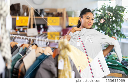 Latina chooses a high quality down jacket 133633069