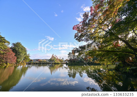 深秋的兼六園,紅葉美麗 深秋的兼六園,紅葉美麗 133633235