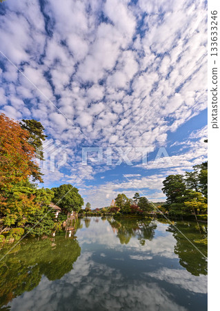 深秋的兼六園，紅葉美麗 133633246