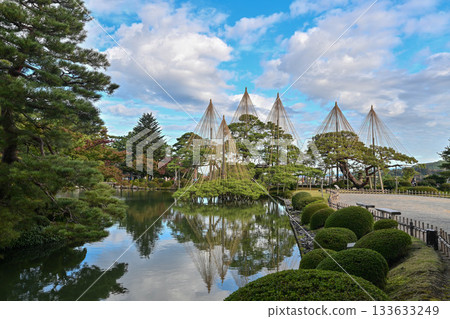 深秋的兼六園，紅葉美麗 133633249