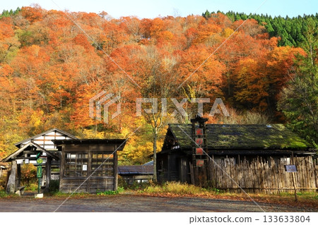 Akita Prefecture: Autumn leaves at Nyuto Onsen 133633804