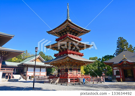 成田山新勝寺內的三層寶塔 成田山新勝寺內的三層寶塔 133634492