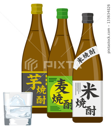 圖中展示了地瓜燒酒、大麥燒酒、米燒酒和玻璃杯。 圖中展示了地瓜燒酒、大麥燒酒、米燒酒和玻璃杯。 133634826