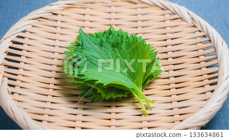 Macrophyll  133634861