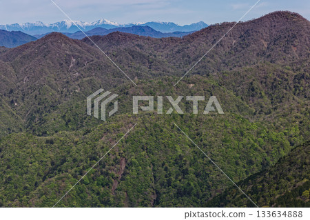 View of the remaining snow on the Shiramine Sanzan mountain range, Mt. Kaikoma and Mt. Hinokihoramaru from Mt. Tonotake in Tanzawa 133634888