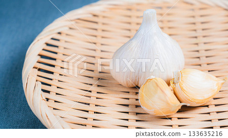Garlic 133635216