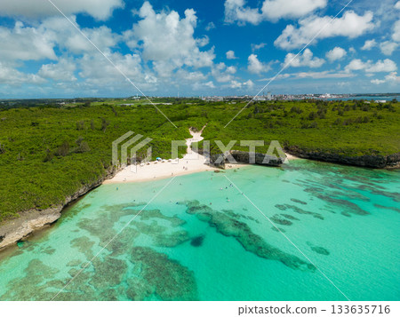 Aerial photograph of sandy beach of Miyakojima 133635716