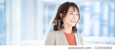 Woman Woman 133636863