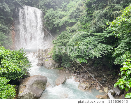Maruo Falls in Kirishima City, Kagoshima Prefecture is a rare waterfall where hot spring water flows. 133636943