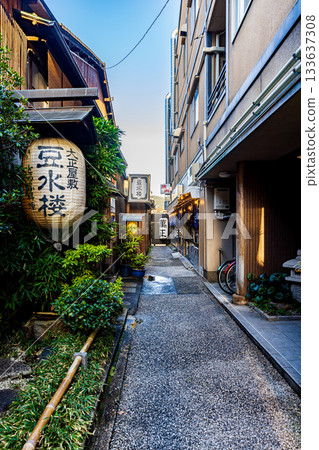 Gion Streetscape, Kyoto City 133637308
