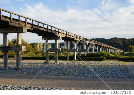 橫跨大井川的世界最長木製人行橋 靜岡147年11月 蓬萊橋橫跨大井川－世界最長木製人行橋 133637558
