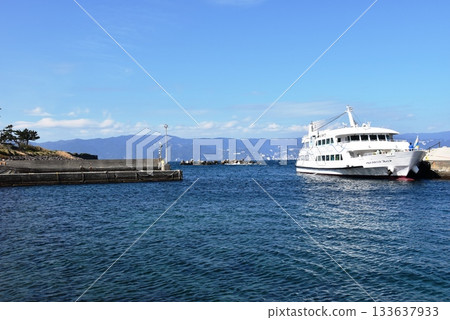 熱海市初島港、高速渡輪「度假島一號」以及海洋 133637933