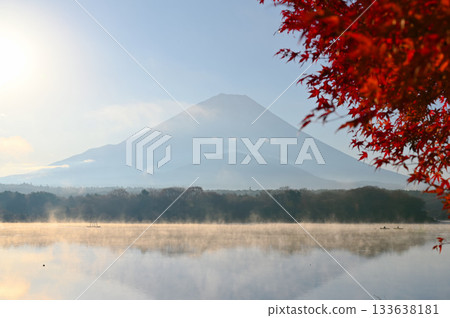 精進湖、富士山、倒富士山、秋葉、富士河口湖町 133638181