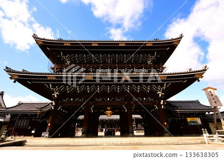 Higashi Honganji Temple, Goei-do Gate (Important Cultural Property), Kyoto Prefecture, Tokoha-cho, Shimogyo Ward, Kyoto City, February 2022 133638305