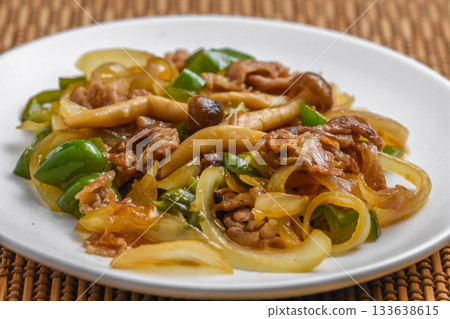 Stir-fried meat and vegetables with oyster sauce Stir-fried meat and vegetables with oyster sauce 133638615