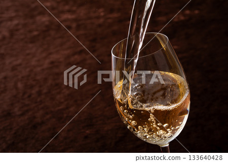 Pour white wine 133640428