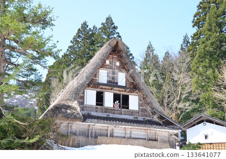富山縣愛之倉合掌造風格村莊的冬季景色。愛之倉位於五箇山縣白川鄉,是個擁有合掌造風格房屋和優美景色的村莊。 富山縣愛之倉合掌造風格村莊的冬季景色。愛之倉位於五箇山縣白川鄉,是個擁有合掌造風格房屋和優美景色的村莊。 133641077