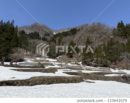 富山縣愛之倉合掌造風格村莊的冬季景色。愛之倉位於五箇山縣白川鄉,是個擁有合掌造風格房屋和優美景色的村莊。 富山縣愛之倉合掌造風格村莊的冬季景色。愛之倉位於五箇山縣白川鄉,是個擁有合掌造風格房屋和優美景色的村莊。 133641079