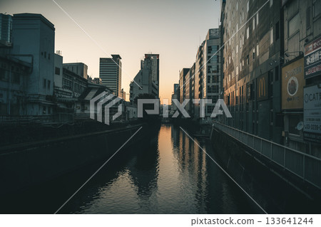 東京水道橋神田川的日落景色 東京水道橋神田川的日落景色 133641244