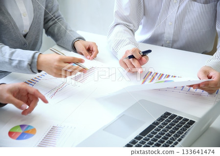 商業場景〜會議 133641474