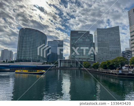 橫濱港口區的運河與現代建築 橫濱港口區的運河與現代建築 133643420