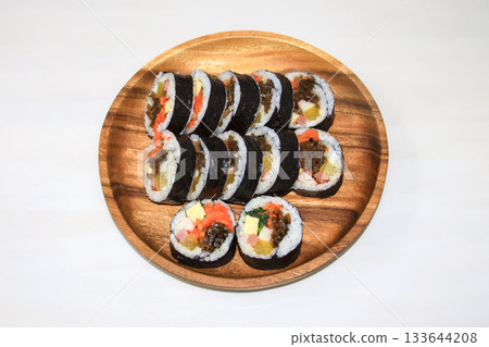 Kimbap(gimbap) is a representative Korean food. Kimbap(gimbap) is a representative Korean food. 133644208
